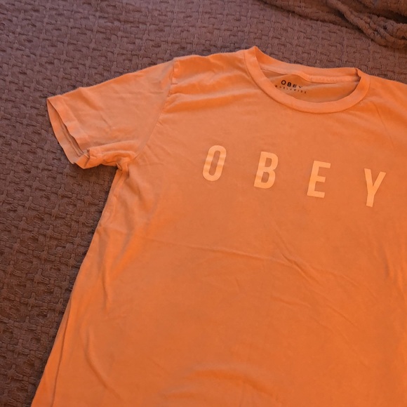 pink obey tee 💓 - Picture 3 of 4